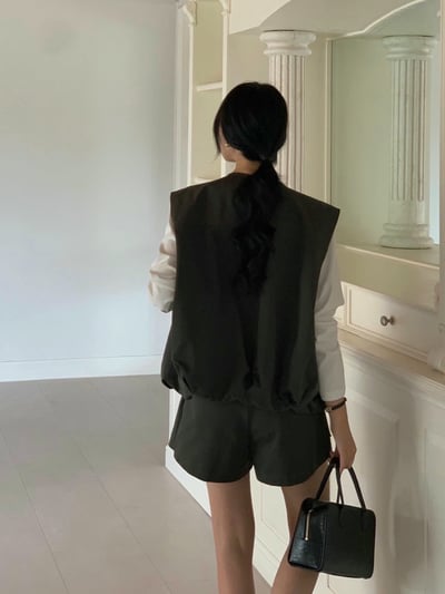 雙口袋拉鍊背心＋工裝風側百摺短褲裙8