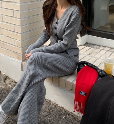 -2kg超顯瘦！Ｖ領坑紋針織衫+鬆緊長褲SET2