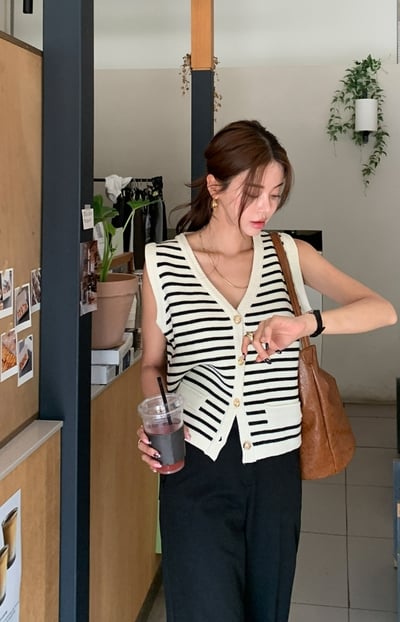 橫條紋金釦針織背心1