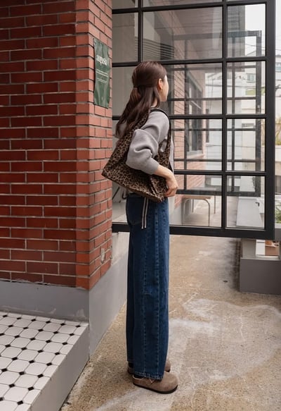 兩側壓線裁切寬版後鬆緊牛仔褲5