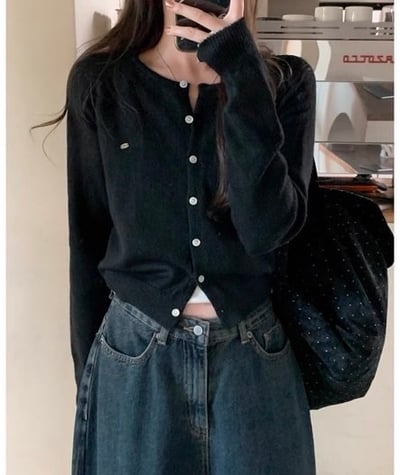 多色款！金牌小logo圓領排釦短版針織衣5