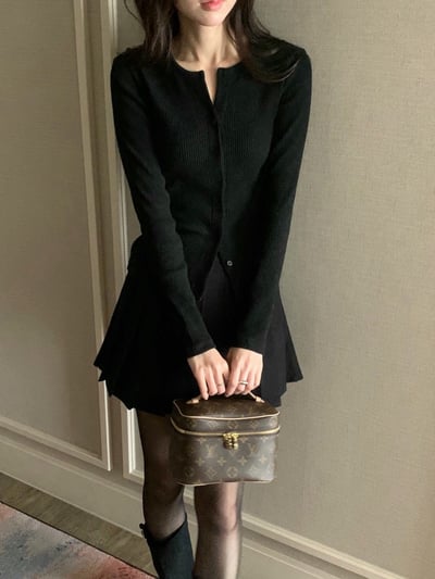 圓領合身款細坑紋排釦針織衣5