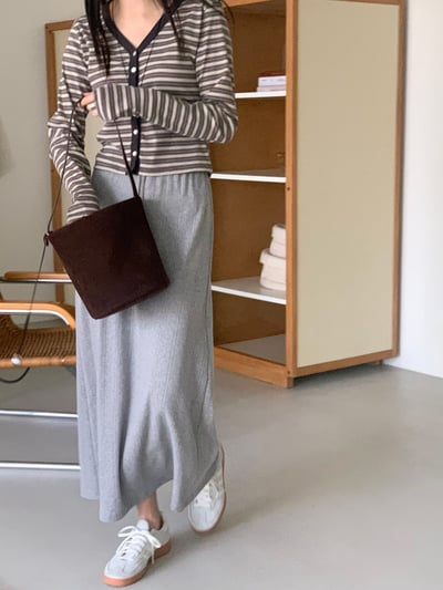 Y領撞色橫條紋排釦針織衫13