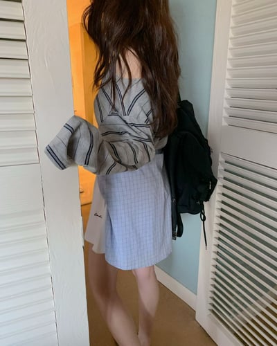 斜肩配色橫條紋薄款Ｔ7