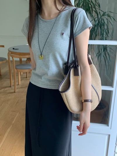 小R刺繡合身短版竹節棉Ｔ6