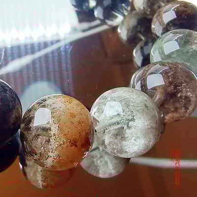 【四季如歌如畫 】原串販售款 四季幽靈水晶手串~ 有著青綠、紅紫、橘黃、銀白對應春夏秋冬四個季節 讓您擁有一整年的風景9