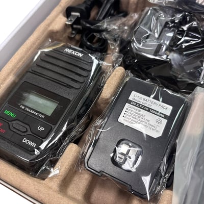 REXON FRS-07 手持式免執照無線電對講機6