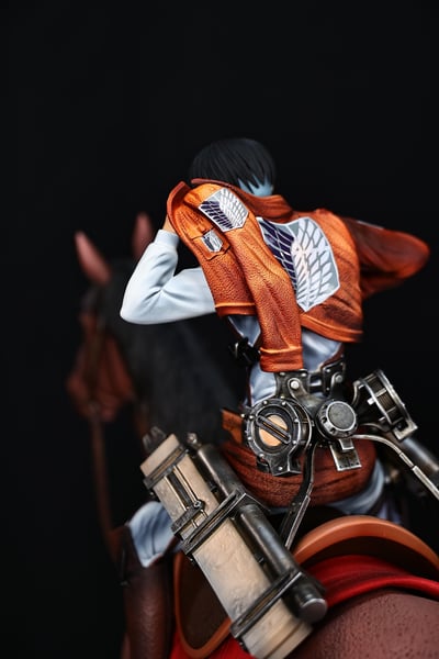 【進擊的巨人】TITAN 工作室-初代裡維班 特別作戰小組全共鳴 第一彈 里維阿卡曼8