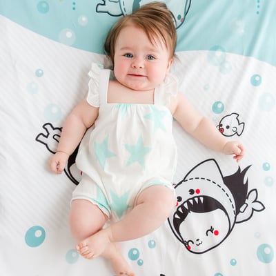 美國RookieHumans 嬰兒床有機棉絲柔床包(水下探險)2