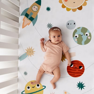 美國RookieHumans 嬰兒床純棉絲柔床包(宇宙領航員)4