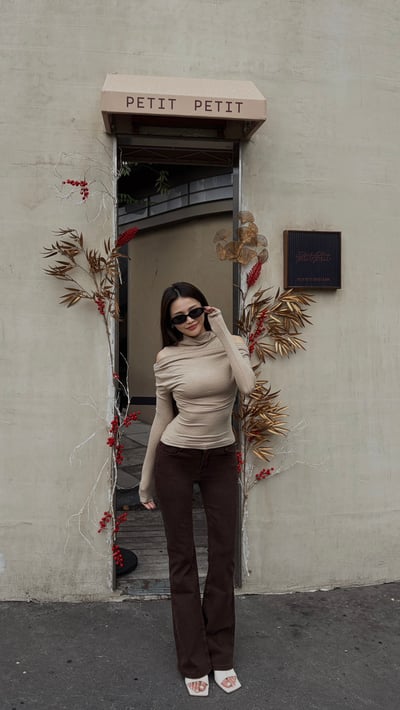 CASUAL氣質露肩垂領上衣(奶茶)5