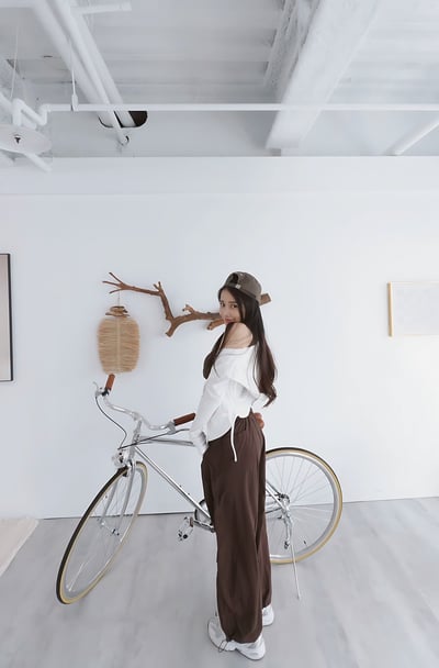 短版收腰圓弧磨毛連帽外套 白2