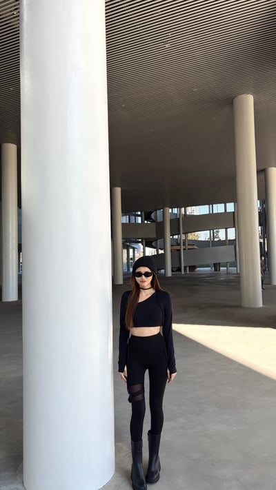 2026PILATES短版斜領絕美長袖BRATOP(附綁帶) 黑3