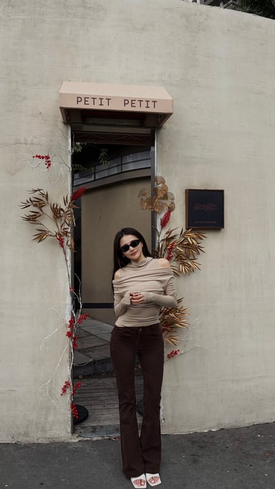 CASUAL大長腿翹臀高腰牛仔喇叭褲(深咖)3