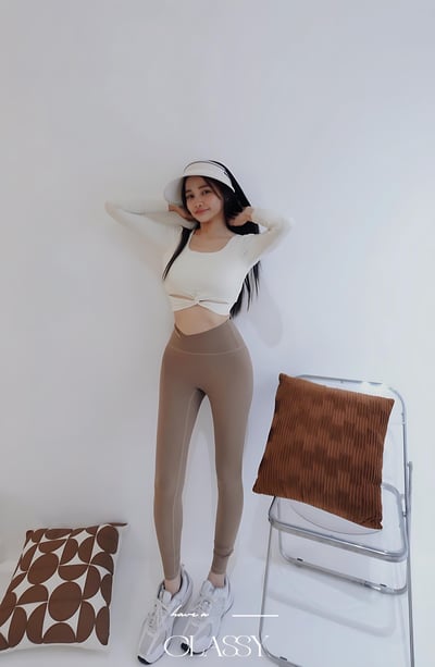 設計簍空提臀蜜桃瑜珈褲 卡其8