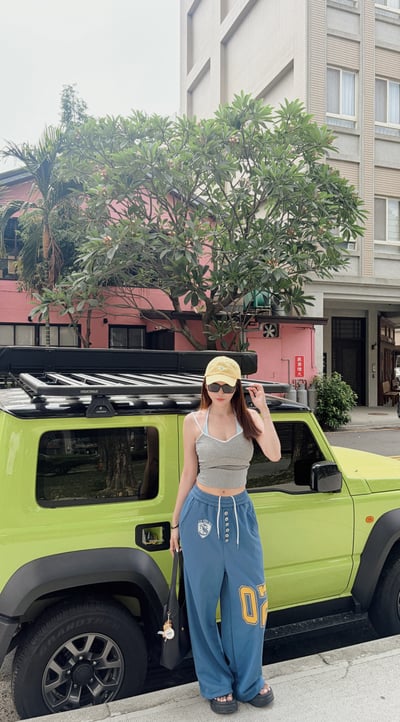 JUNE美式撞色假兩件繞脖背心 灰5