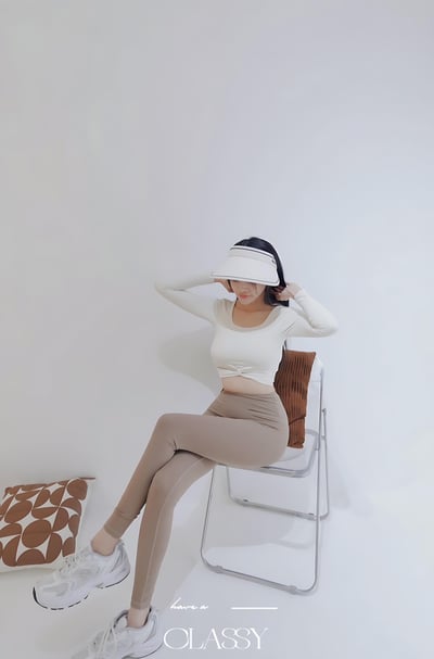 設計簍空提臀蜜桃瑜珈褲 卡其7