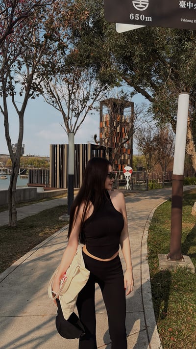 CASUAL好身材立領削肩圓弧Bratop(黑)2