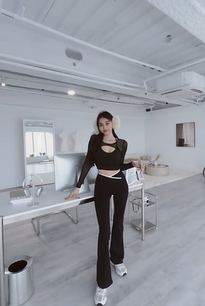 Sporty girl 小香撞色交叉喇叭瑜珈褲1