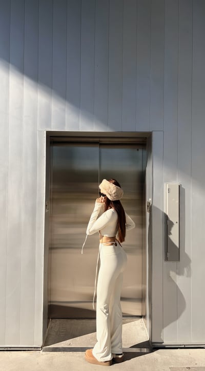 2026PILATES高腰後簍空提臀瑜珈喇叭褲 米白6