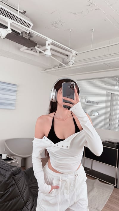 COZY 真兩件繞脖Bratop+排釦圓弧上衣套裝 白2