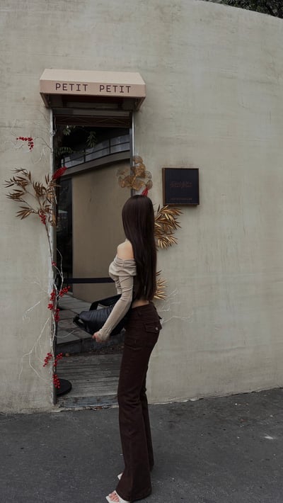 CASUAL大長腿翹臀高腰牛仔喇叭褲(深咖)5