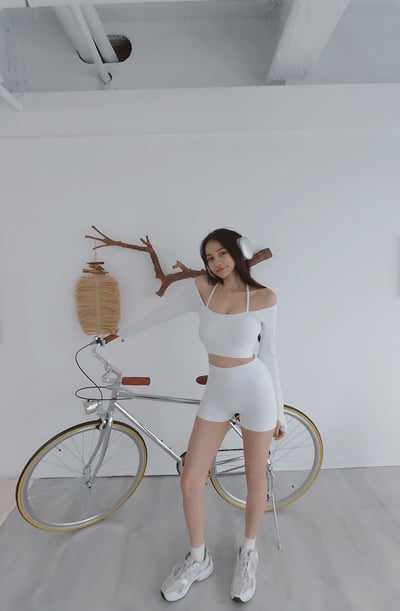 本期大推!sport繞脖長袖BraTop 白3