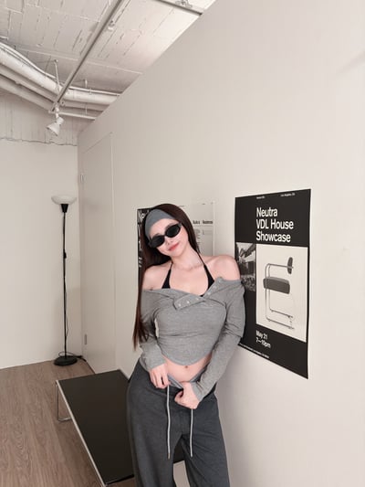 COZY 真兩件繞脖Bratop+排釦圓弧上衣套裝 深灰5