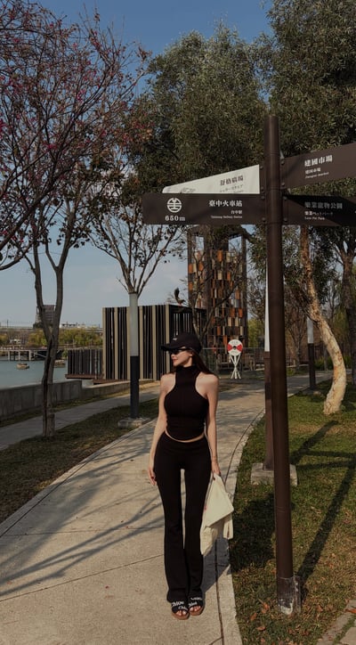 CASUAL好身材立領削肩圓弧Bratop(黑)4