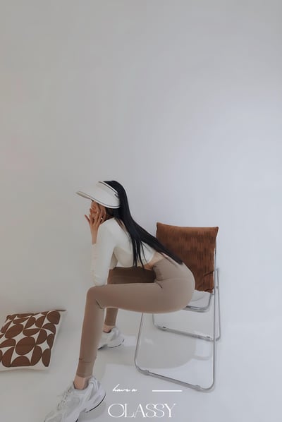 設計簍空提臀蜜桃瑜珈褲 卡其5