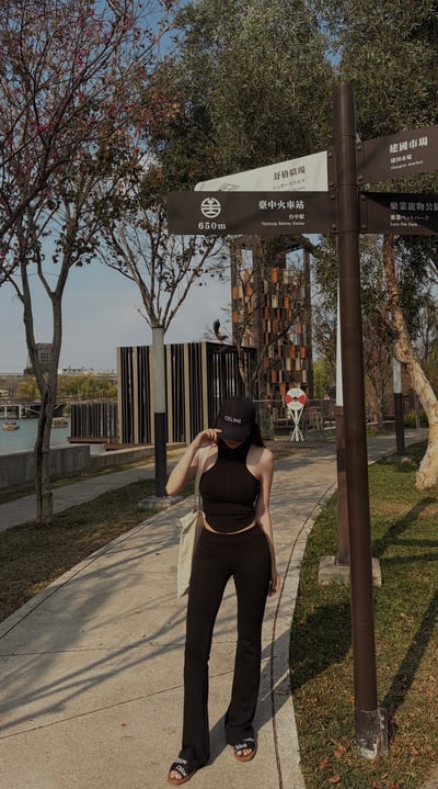 CASUAL好身材立領削肩圓弧Bratop(黑)5