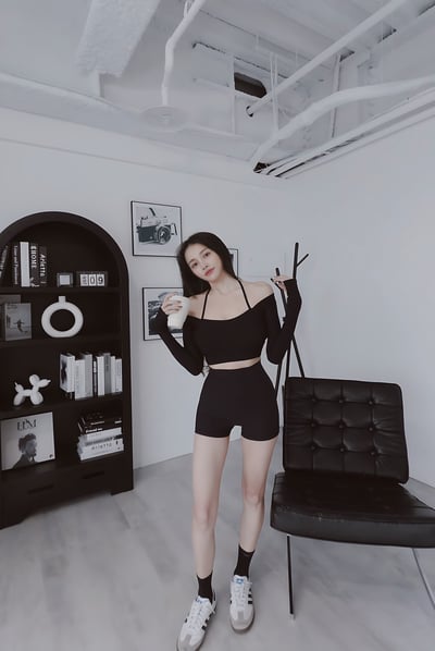 本期大推!sport繞脖長袖BraTop 黑4