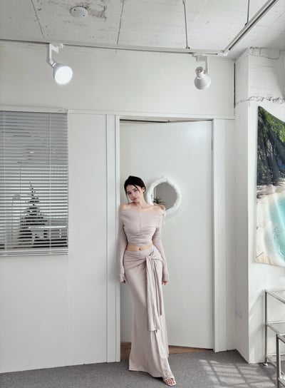 COZY氣質一字領扭結+長裙套裝 氣質杏4