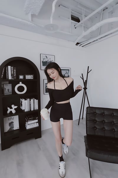 本期大推!sport美臀彈性四分褲 黑/白4