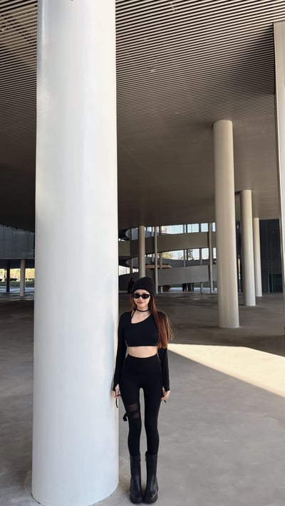 2026PILATES短版斜領絕美長袖BRATOP(附綁帶) 黑1