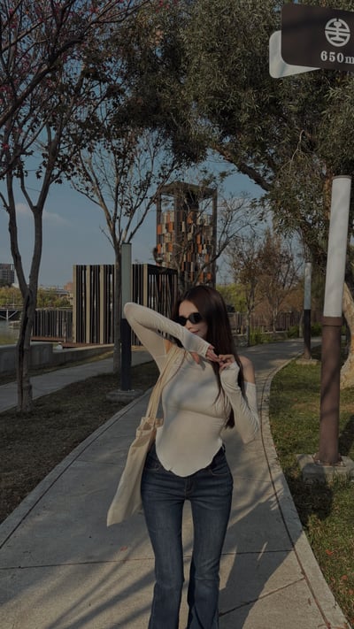 CASUAL大長腿翹臀高腰牛仔喇叭褲(深藍)5