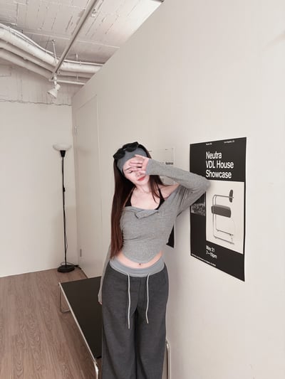 COZY 真兩件繞脖Bratop+排釦圓弧上衣套裝 深灰4