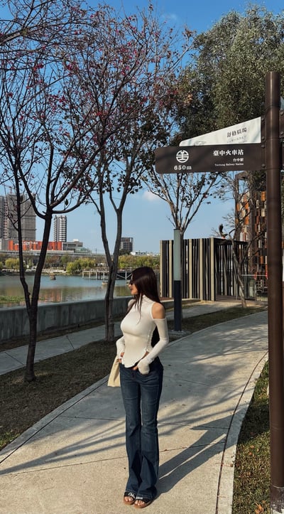 CASUAL大長腿翹臀高腰牛仔喇叭褲(深藍)1