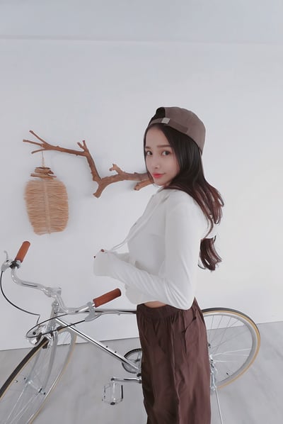 短版收腰圓弧磨毛連帽外套 白8