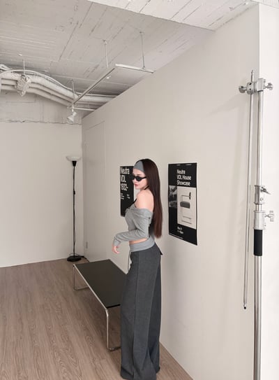 COZY 真兩件繞脖Bratop+排釦圓弧上衣套裝 深灰6