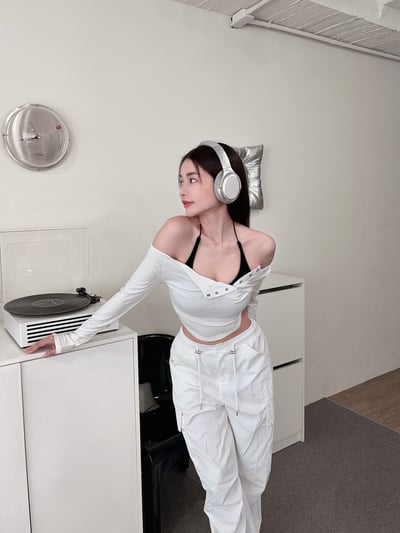 COZY 真兩件繞脖Bratop+排釦圓弧上衣套裝 白1