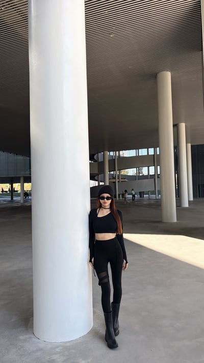 2026PILATES短版斜領絕美長袖BRATOP(附綁帶) 黑4