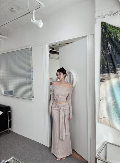 COZY氣質一字領扭結+長裙套裝 氣質杏1