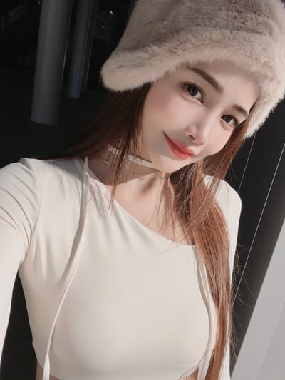 2026PILATES短版斜領絕美長袖BRATOP(附綁帶) 米白2