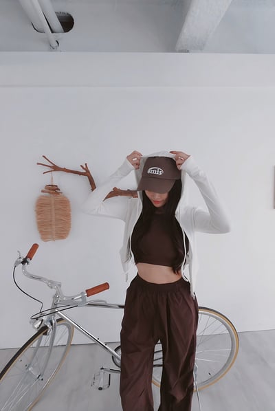 短版收腰圓弧磨毛連帽外套 白3