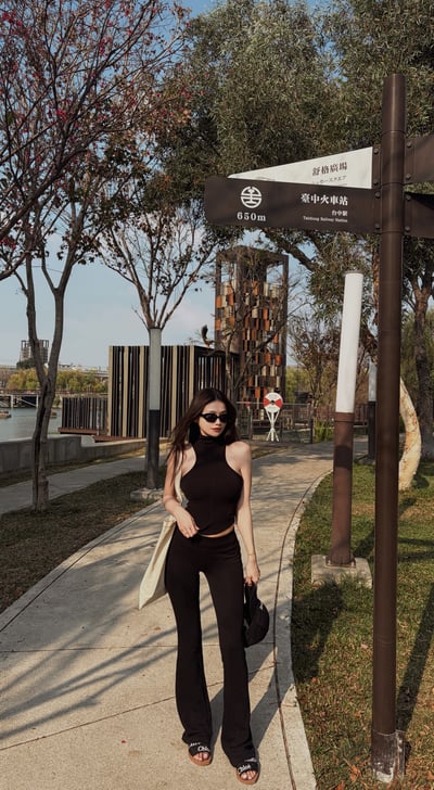 CASUAL好身材立領削肩圓弧Bratop(黑)7