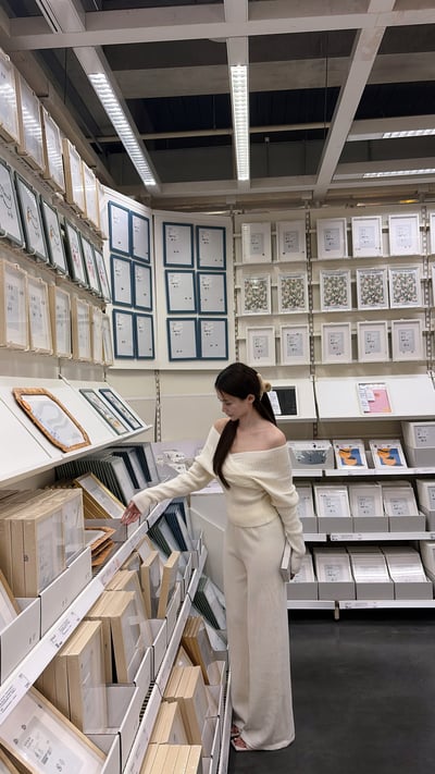 CASUAL氣質仙女v領露肩+針織褲套裝(氣質白)5