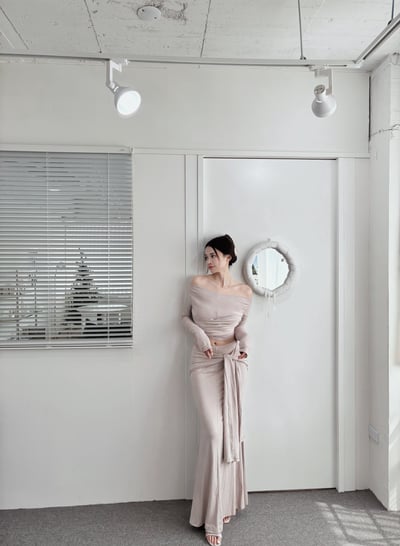 COZY氣質一字領扭結+長裙套裝 氣質杏3