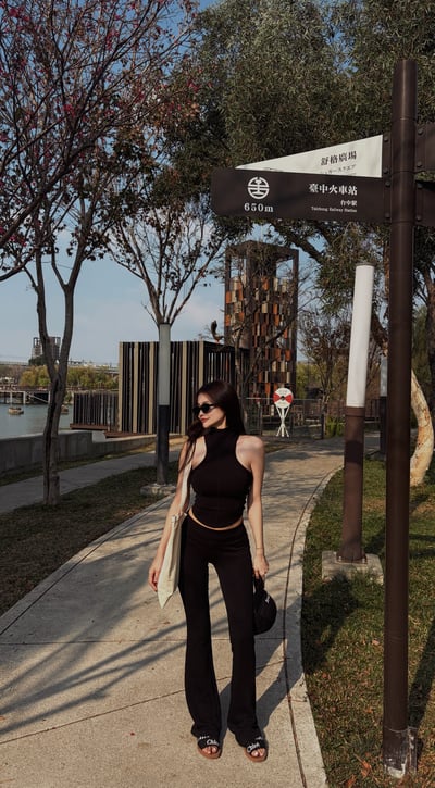 CASUAL好身材立領削肩圓弧Bratop(黑)6