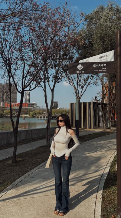 CASUAL大長腿翹臀高腰牛仔喇叭褲(深藍)3